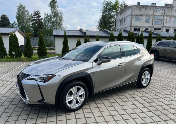 Lexus UX cena 103999 przebieg: 89000, rok produkcji 2021 z Rzeszów małe 562